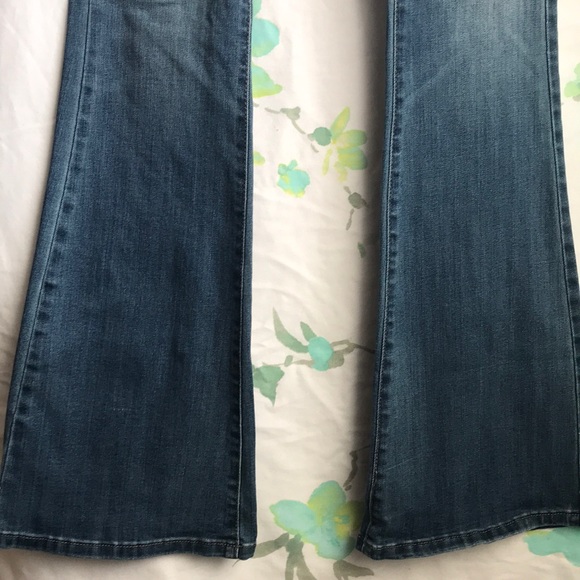 The limited high waisted flare - Picture 2 of 4